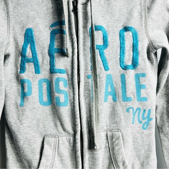 Aéropostale Sz XS Gray w/ Blue Bold Print On Front of Full Zip Hooded Jacket - Picture 2 of 9